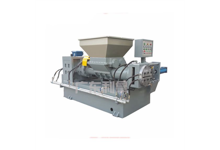 廣東利拿實業：熔噴布擠出機、橡膠出片擠出機、電線電纜圧出機